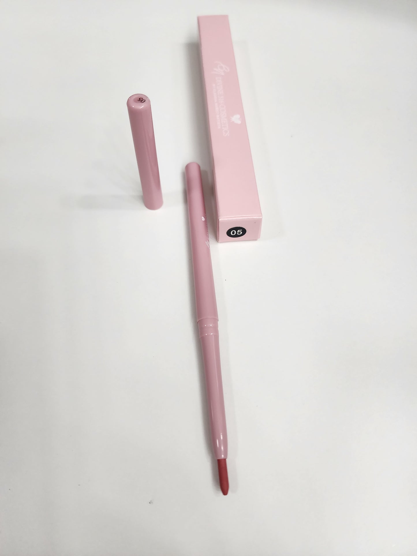 LAPIZ DELINEADOR PARA LABIOS RETRACTABLE