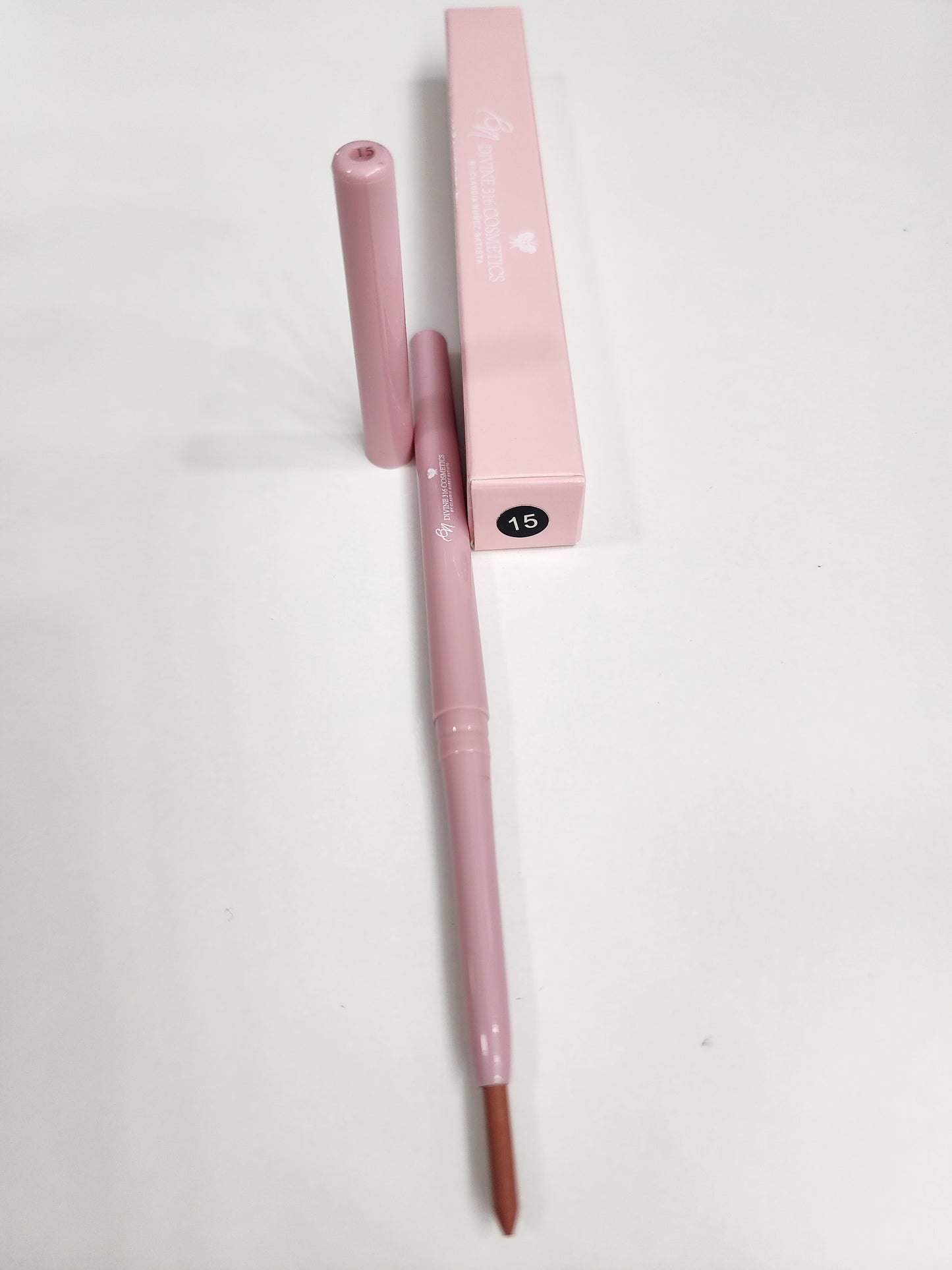 LAPIZ DELINEADOR PARA LABIOS RETRACTABLE