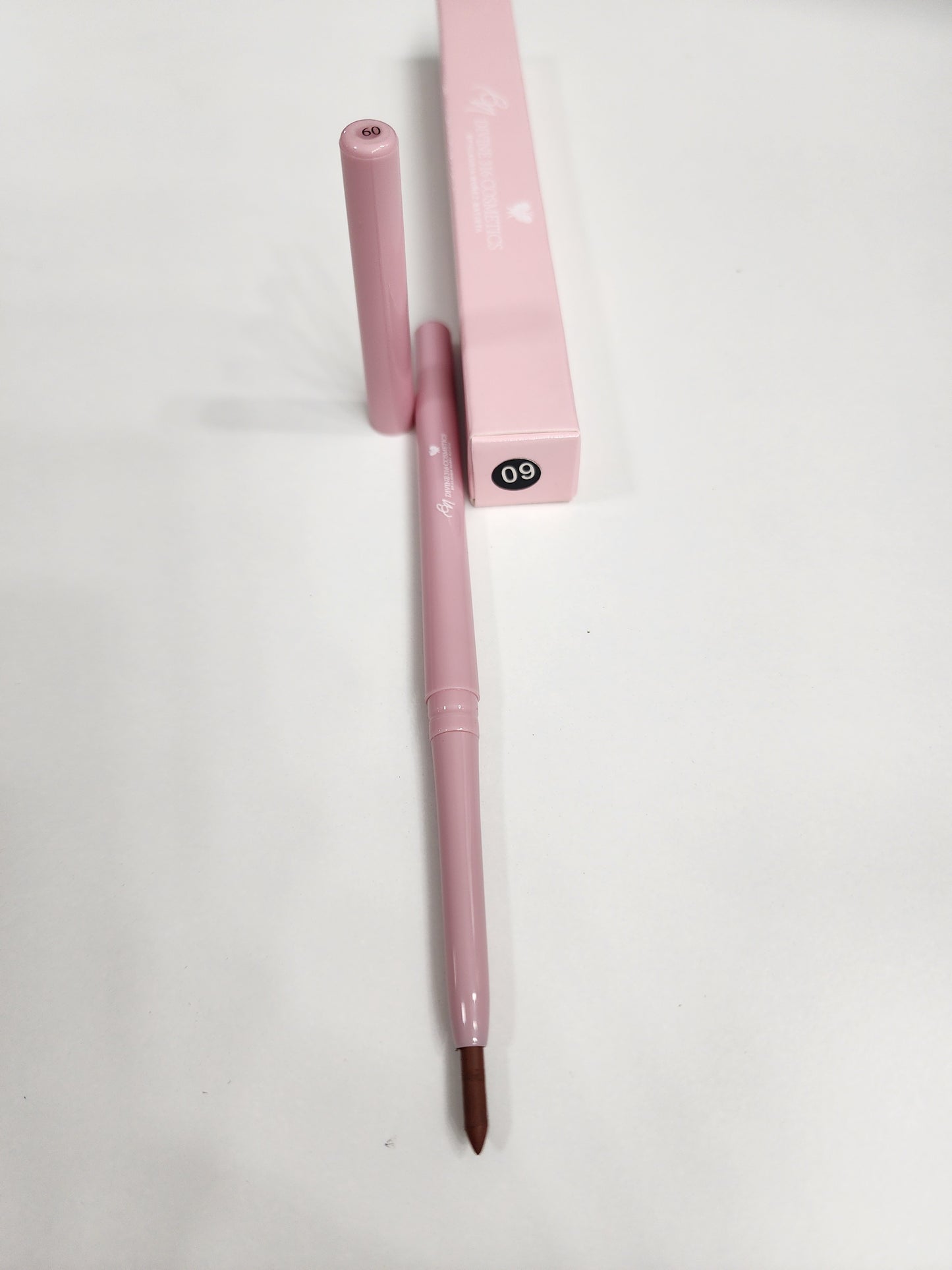 LAPIZ DELINEADOR PARA LABIOS RETRACTABLE