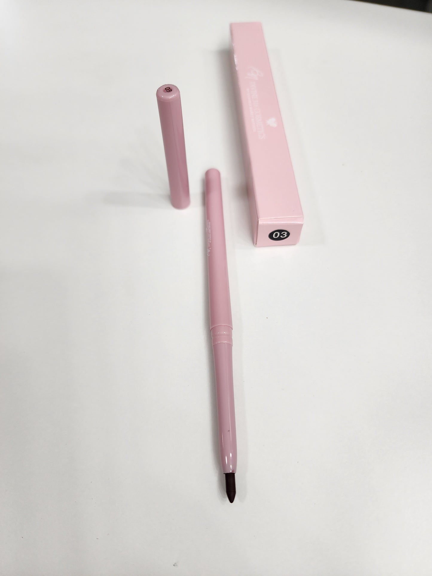 LAPIZ DELINEADOR PARA LABIOS RETRACTABLE