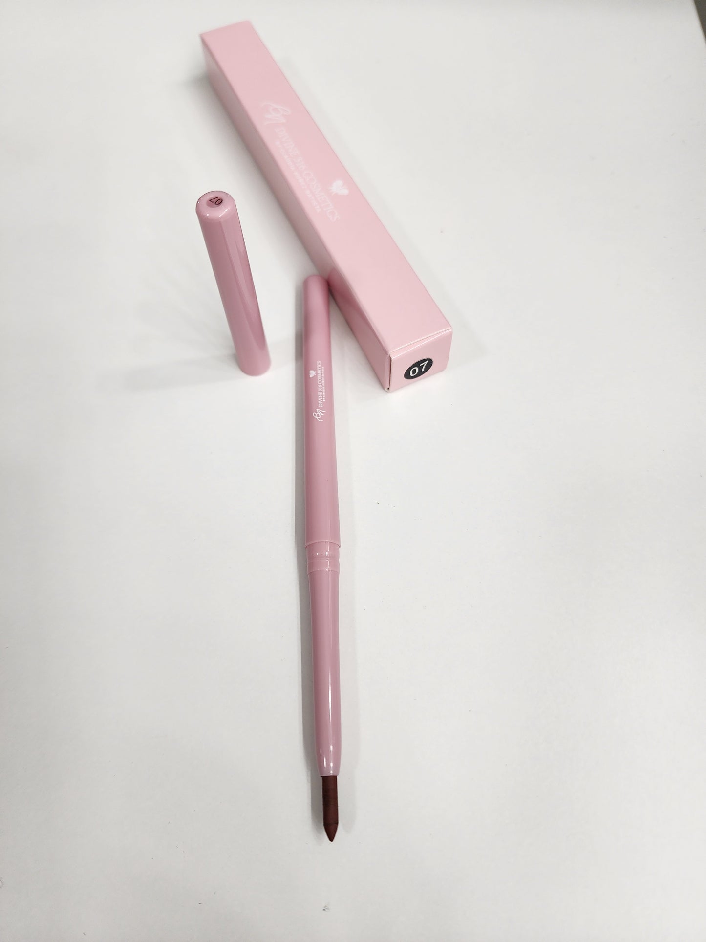 LAPIZ DELINEADOR PARA LABIOS RETRACTABLE