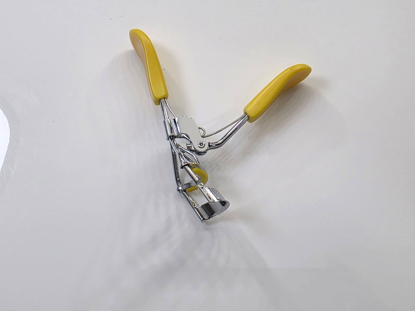 Divine Professional Lash Curler